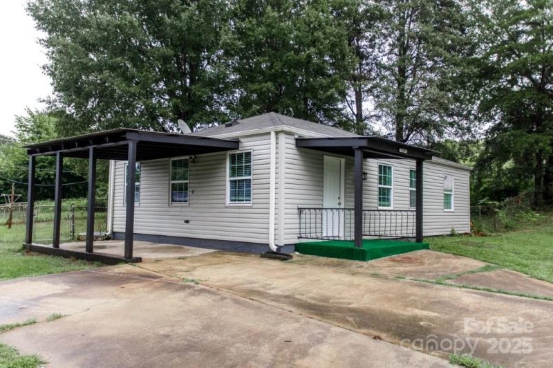 Property image 2 of 1103 Amelia Avenue in Catawba Terrace, Rock Hill, SC 29732