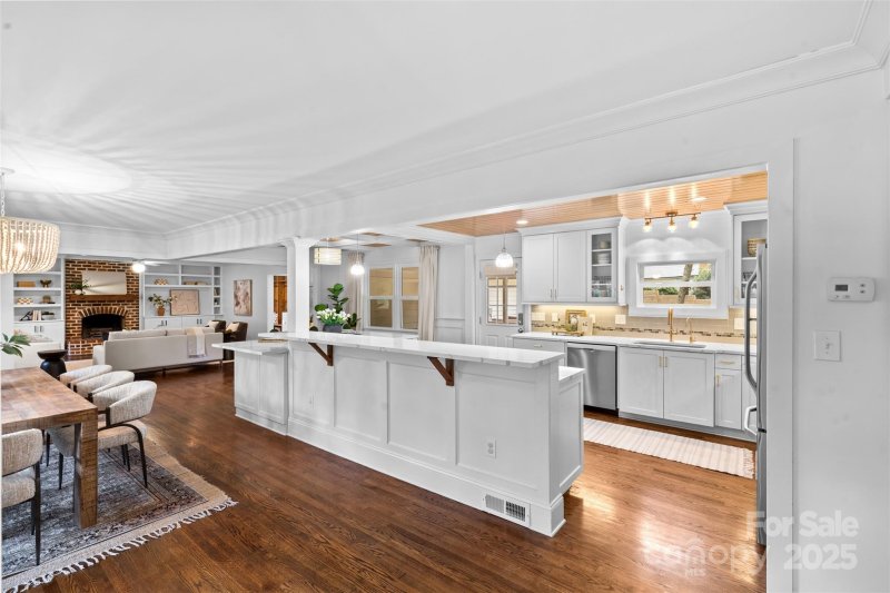 Property image 3 at 5611 Robinhood Road, Charlotte, NC 28211