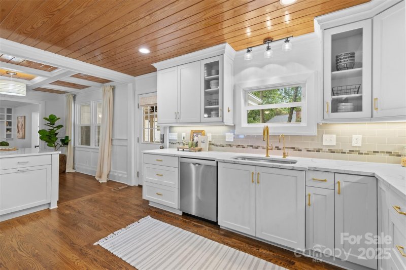 Property image 5 at 5611 Robinhood Road, Charlotte, NC 28211