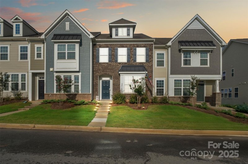 925 Cobbled Way