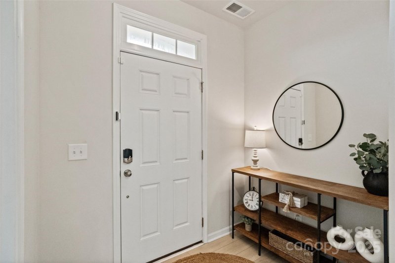 Property image 4 of 925 Cobbled Way in Elizabeth, Fort Mill, SC 29715