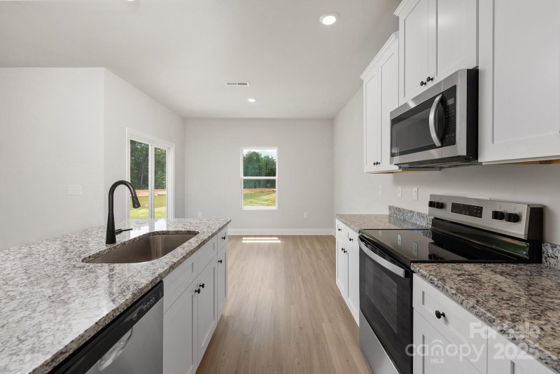 Property image 5 of 7124 Jerimoth Drive in Ascot Woods, Charlotte, NC 28215