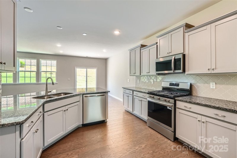 Property image 5 of 1039 Lookout Shoals Drive in Elizabeth, Fort Mill, SC 29715