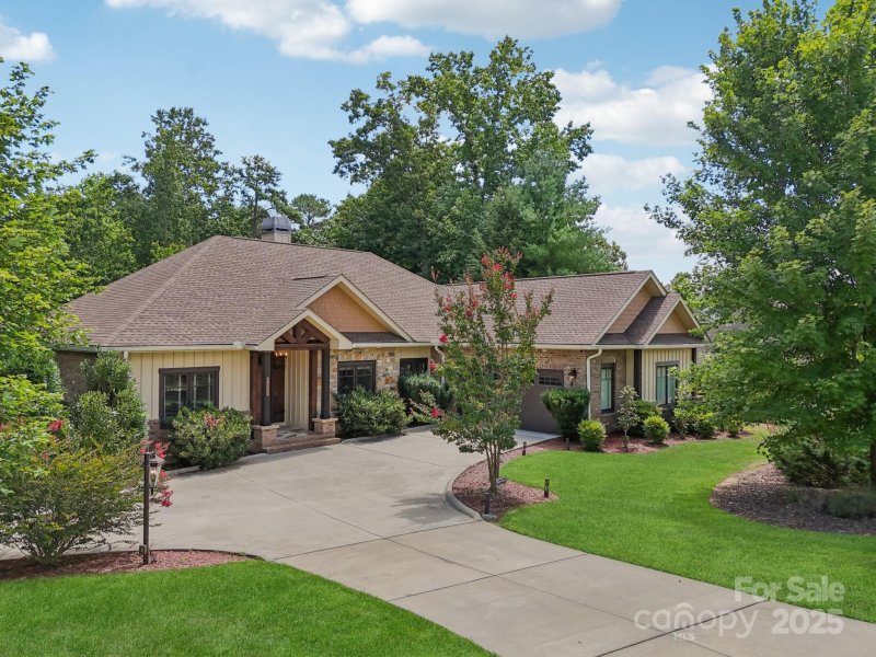 Property image 2 of 274 Majestic View Court in Ridgeview At Sweetwater Hills, Hendersonville, NC 28791