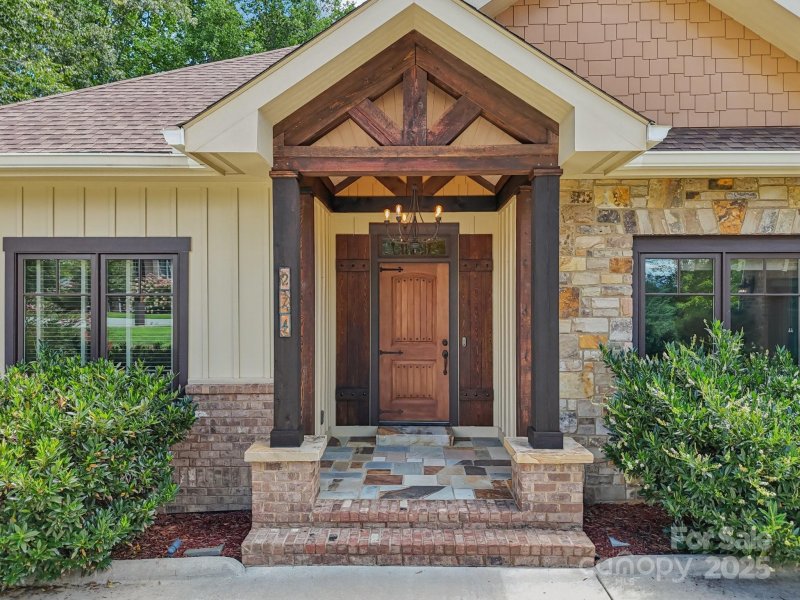 Property image 4 of 274 Majestic View Court in Ridgeview At Sweetwater Hills, Hendersonville, NC 28791