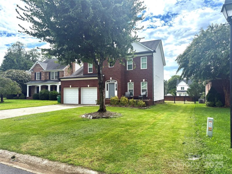 Property image 2 of 1206 Mendenhall Court in Cotswold, Charlotte, NC 28211