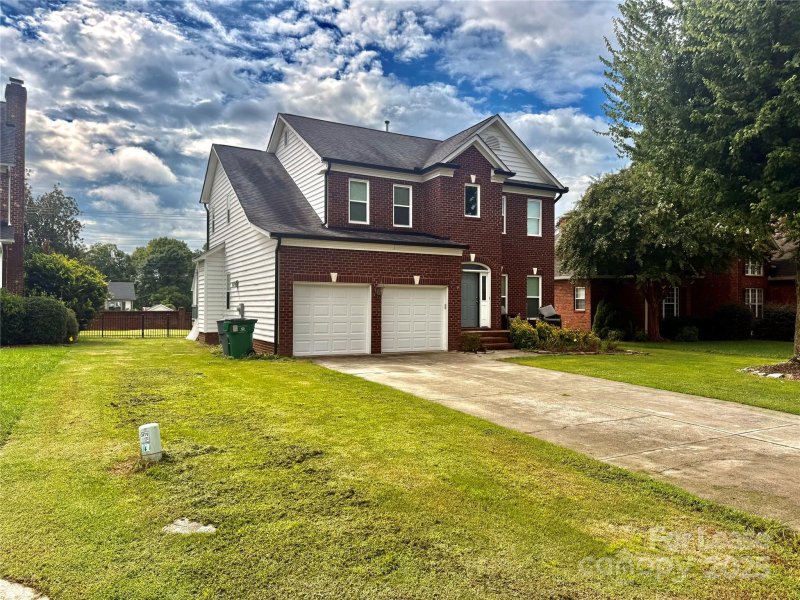 Property image 3 of 1206 Mendenhall Court in Cotswold, Charlotte, NC 28211