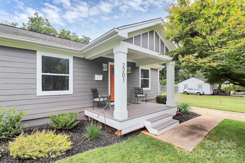 Property image 2 at 2201 Edison Street, Charlotte, NC 28206