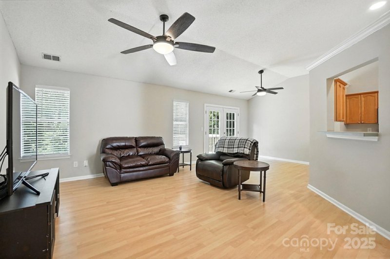 Property image 4 at 11531 Kempsford Drive, Charlotte, NC 28262