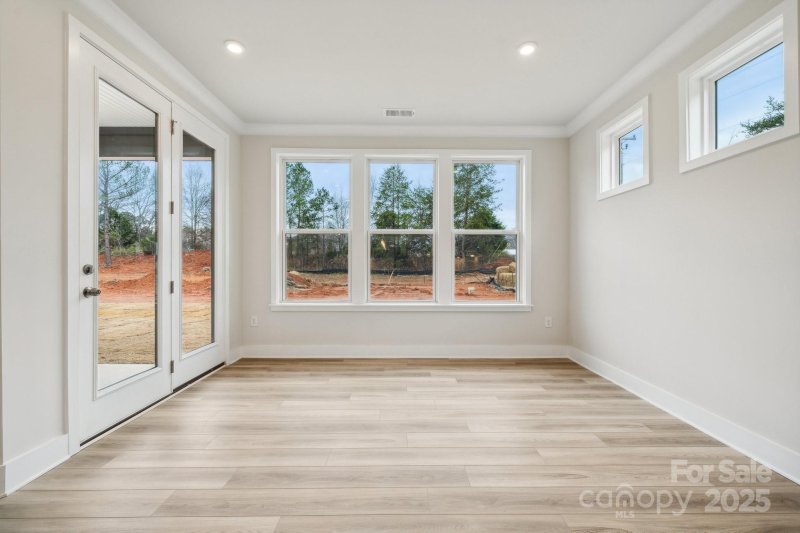 Property image 4 of 127 Brooke Forest Court in Brooke Forest, Mooresville, NC 28115