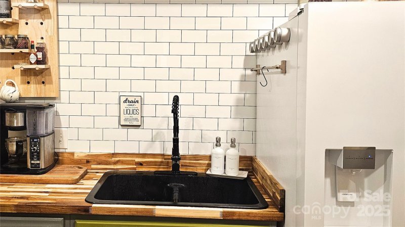 Property image 5 of 7403 Ashfield Court in Ashfield Court, Charlotte, NC 28226