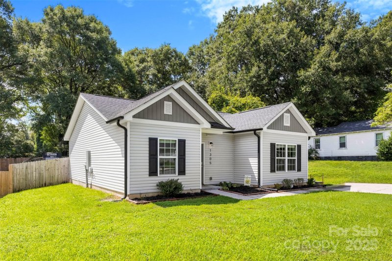 Property image 2 at 1305 Jay Avenue, Gastonia, NC 28052