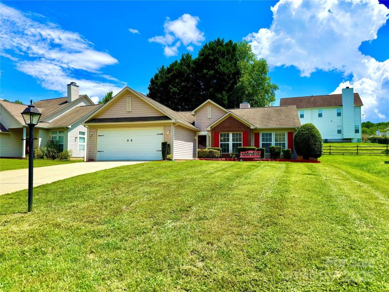 Property image 3 at 9420 Monarda Court, Charlotte, NC 28216