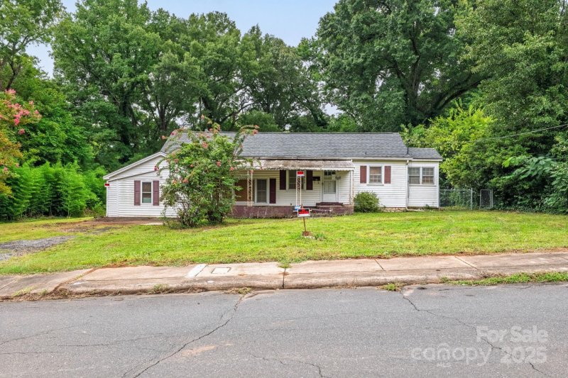 Property image 2 at 909 Wabash Avenue, Charlotte, NC 28208