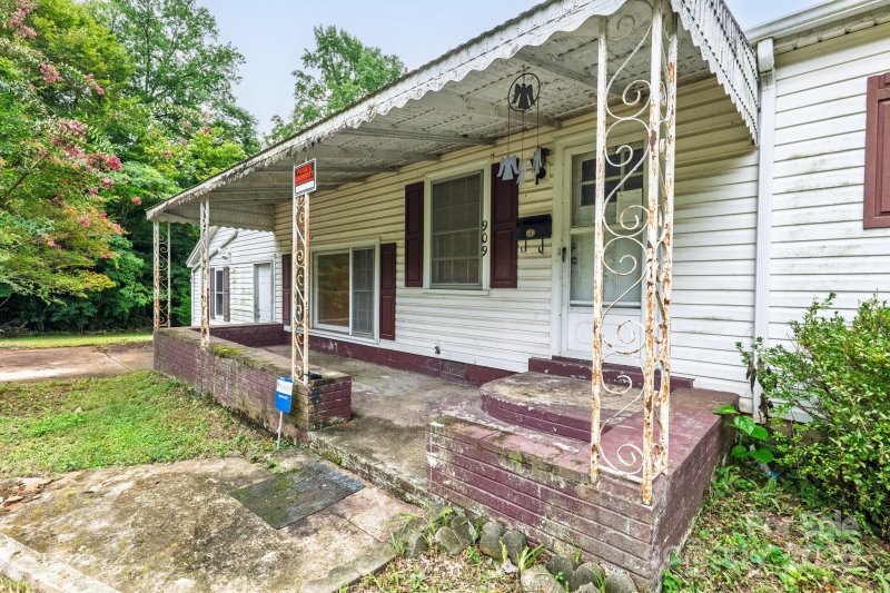 Property image 3 at 909 Wabash Avenue, Charlotte, NC 28208