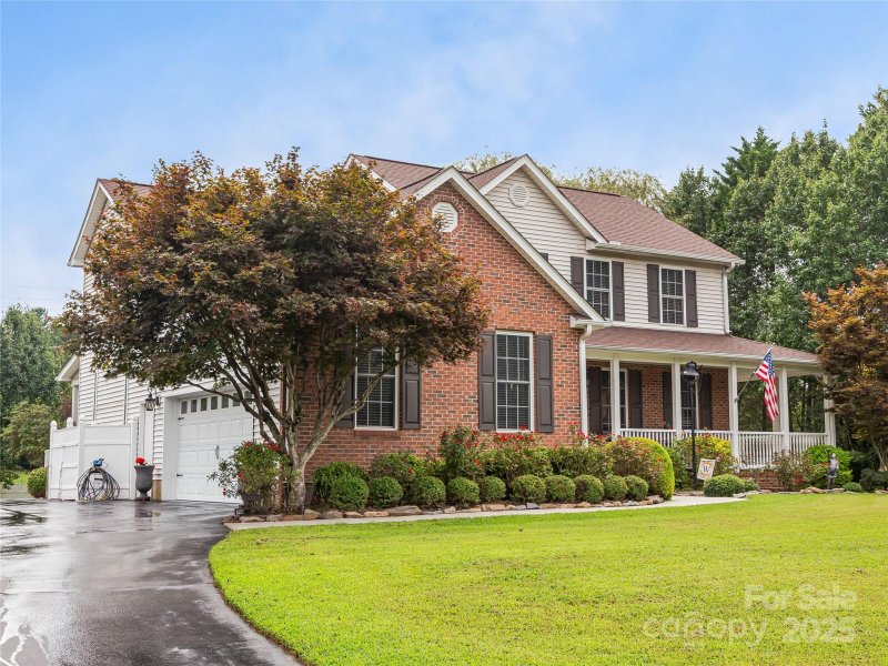 Property image 3 of 62 Classic Oaks Circle in Classic Oaks, Hendersonville, NC 28792