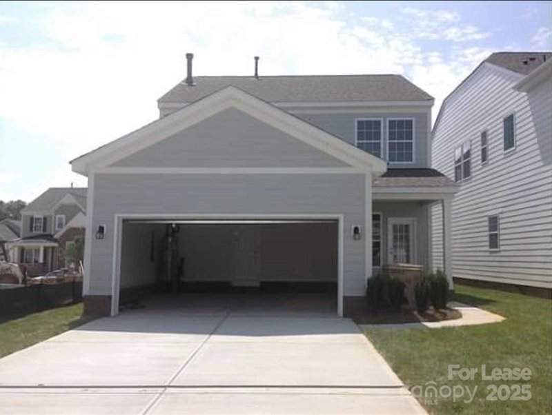 Property image 2 of 10519 Royal Winchester Drive in Ardrey Crest, Charlotte, NC 28277