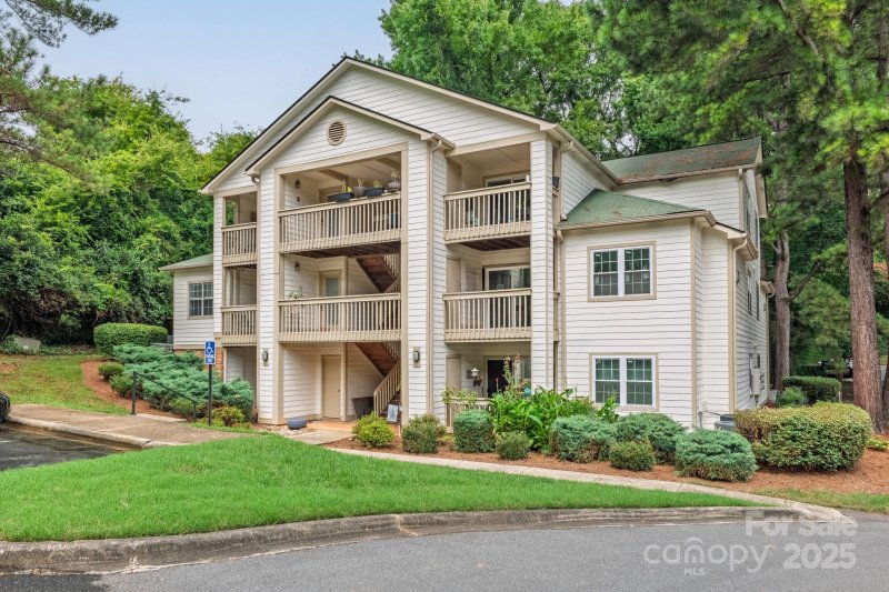 Property image 2 at 1052 Churchill Downs Court, Charlotte, NC 28211