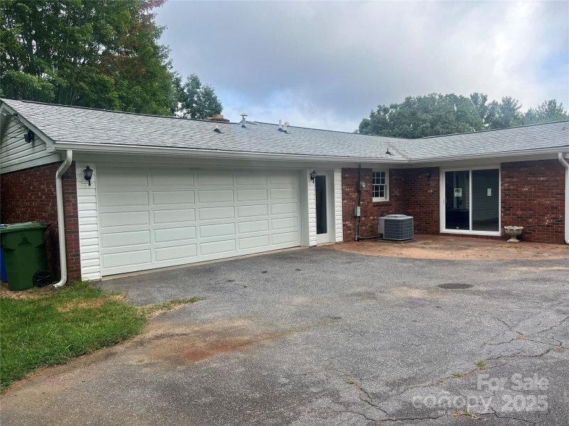 Property image 3 of 42 Sheppard Drive in Echo Hills, Asheville, NC 28806