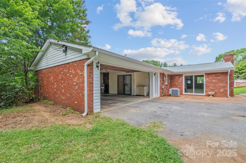 Property image 4 of 42 Sheppard Drive in Echo Hills, Asheville, NC 28806