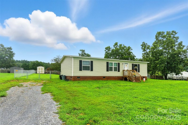 Property image 2 of 119 Condor Drive in Deloatch Acres, Shelby, NC 28152