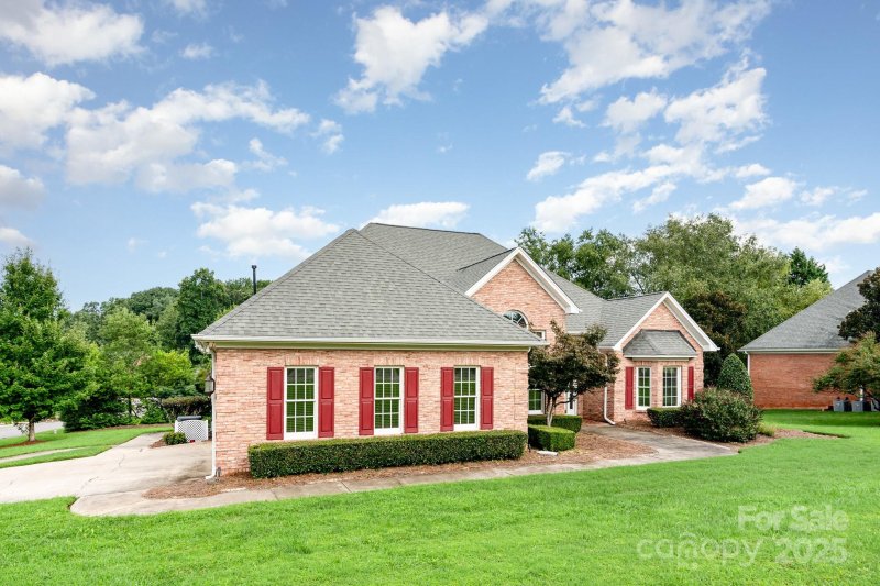 Property image 2 of 2603 Tralee Drive in Waterford Green, Gastonia, NC 28056