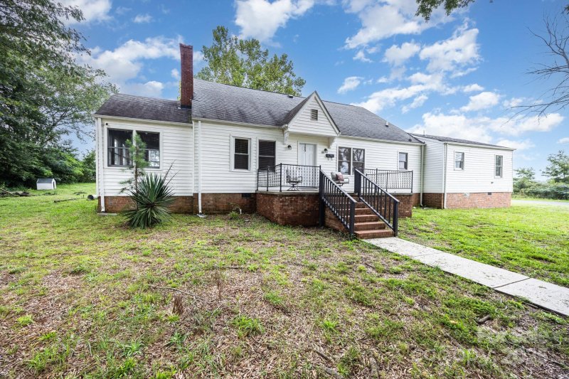 Property image 2 of 593 Washington Lane in Walls Heights, Albemarle, NC 28001