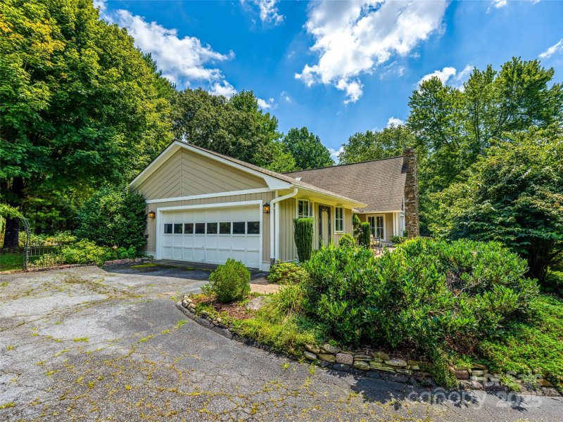 Property image 3 of 440 Rickel Drive in Wilson Farm, Hendersonville, NC 28739