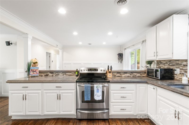 Property image 5 of 1547 Seacroft Road in Westchester, James Island, SC 29412