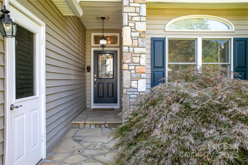 Property image 4 of 33 Red Fox Lane in Deerlake Village, Brevard, NC 28712