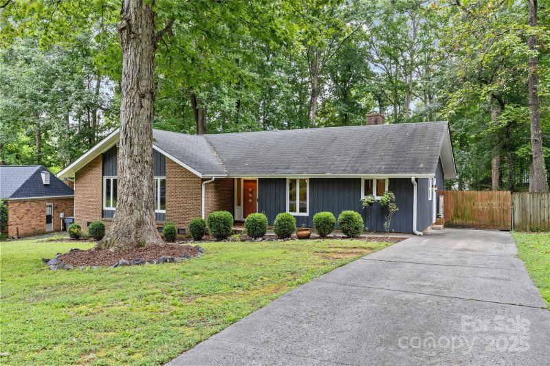 Property image 4 at 1001 Pinafore Drive, Charlotte, NC 28212