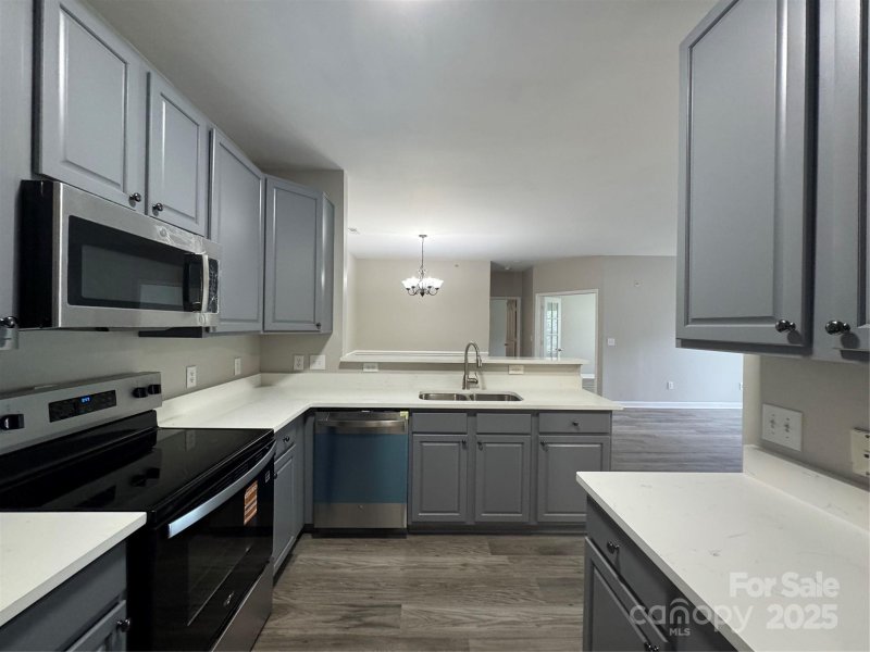 Hyde Park, Charlotte Community