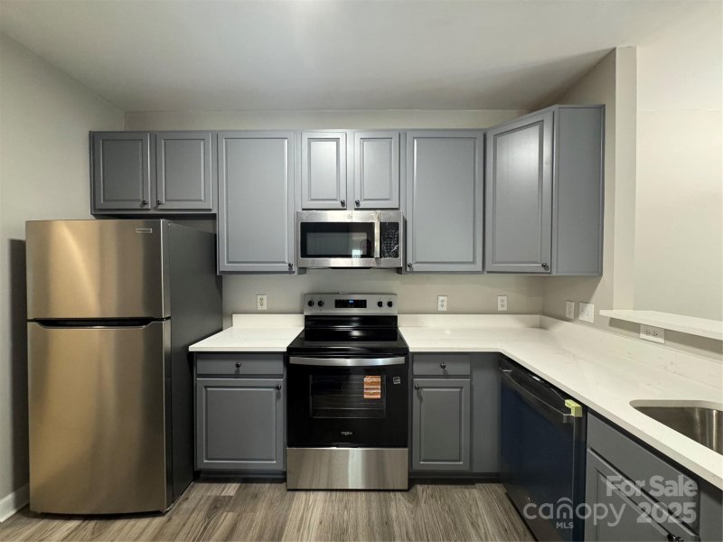 Property image 2 of 10676 Hill Point Court in Hyde Park, Charlotte, NC 28262