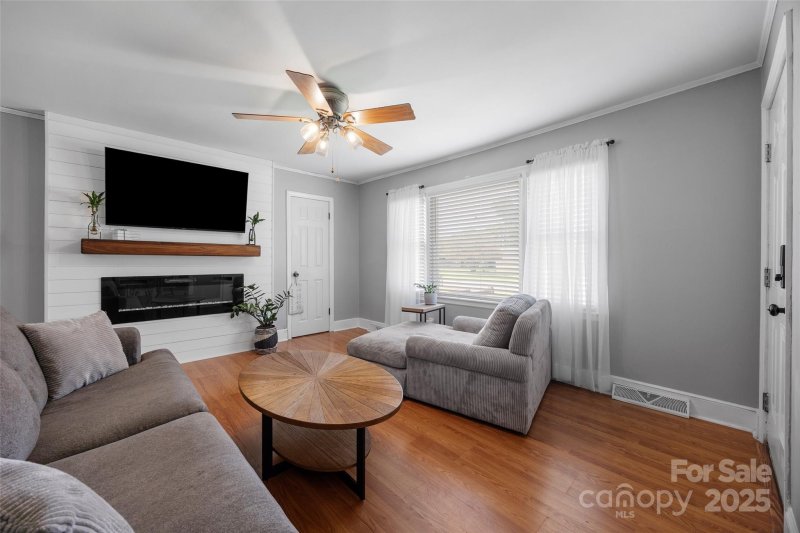 Property image 3 of 1024 Westover Circle in Westover, Rock Hill, SC 29732