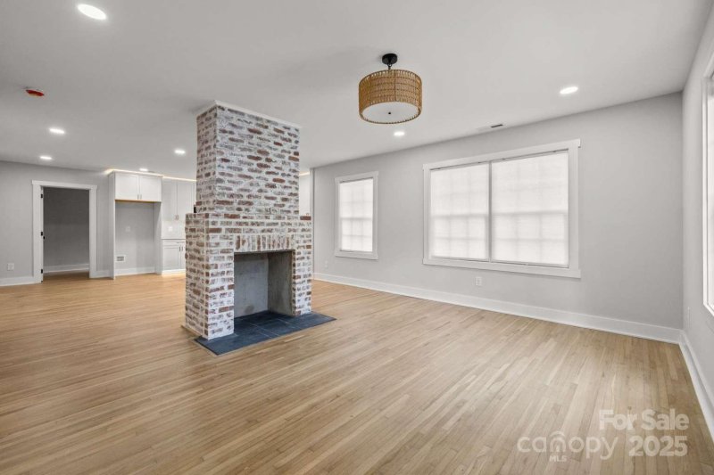 Property image 3 at 514 W 6th Avenue, Gastonia, NC 28052