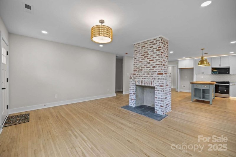 Property image 4 at 514 W 6th Avenue, Gastonia, NC 28052