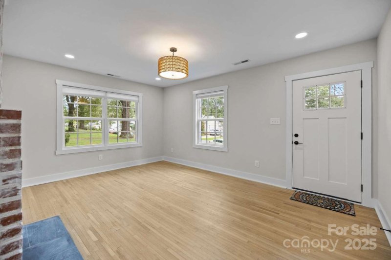 Property image 5 at 514 W 6th Avenue, Gastonia, NC 28052