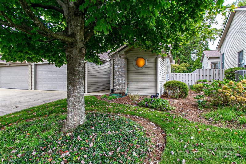Property image 3 of 31 Tisha Lane in The Willows, Hendersonville, NC 28739