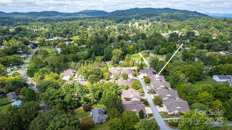 Property image 4 of 31 Tisha Lane in The Willows, Hendersonville, NC 28739