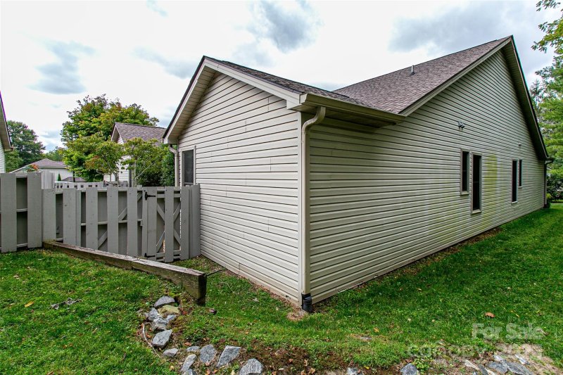 Property image 5 of 31 Tisha Lane in The Willows, Hendersonville, NC 28739