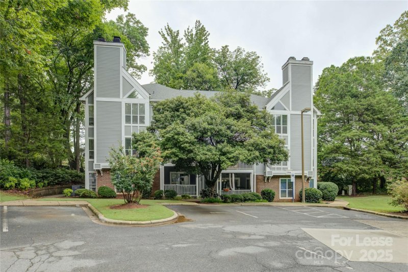 Property image 2 at 2506 Cranbrook Lane, Charlotte, NC 28207
