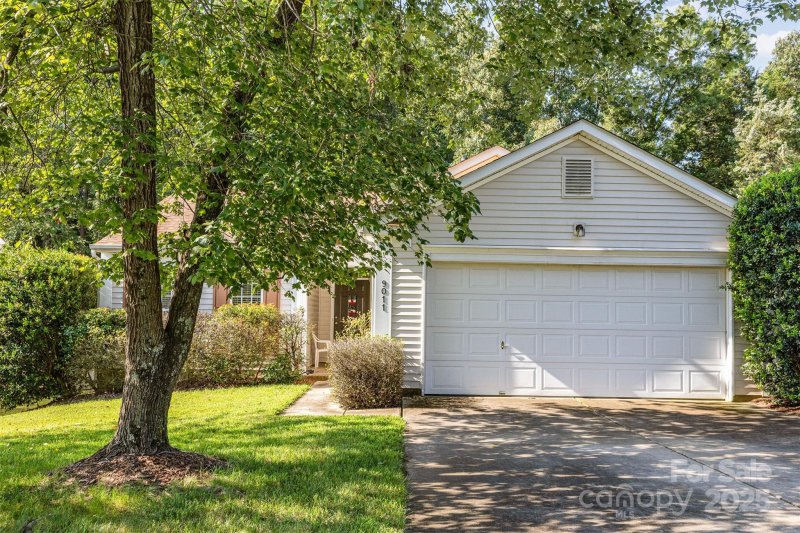 Property image 3 of 9011 Foggy Meadow Road in Eastfield, Charlotte, NC 28269