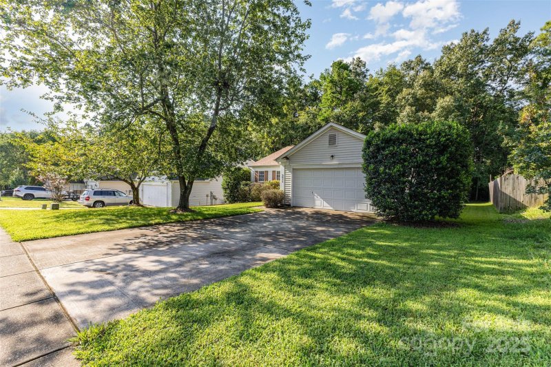 Property image 4 of 9011 Foggy Meadow Road in Eastfield, Charlotte, NC 28269