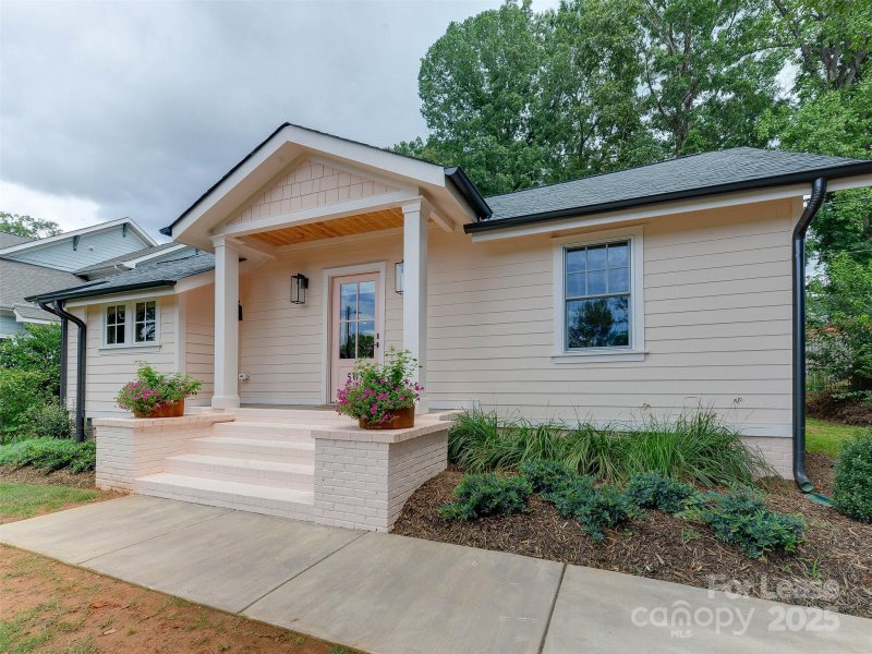 Property image 3 of 508 Seldon Drive in Smallwood, Charlotte, NC 28216