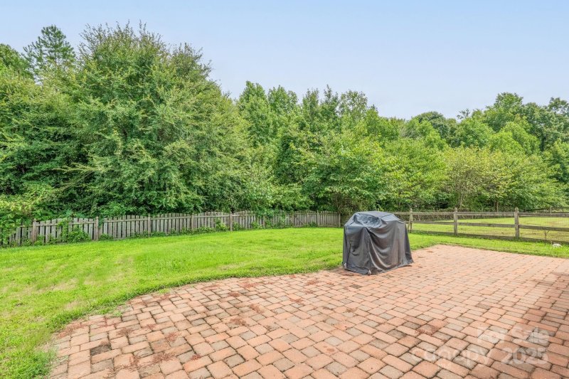 Property image 2 of 4004 Chimney Wood Trail in Crismark, Indian Trail, NC 28079