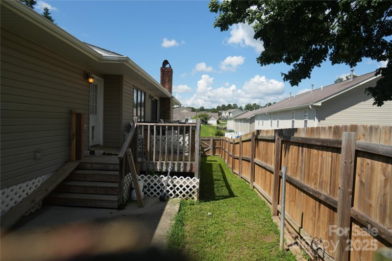 Property image 4 of 100 Birkshire Way in Stafford Hills, Fletcher, NC 28732