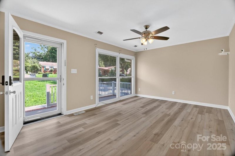 Property image 2 of 2221 Ludlow Drive in University Park, Charlotte, NC 28216