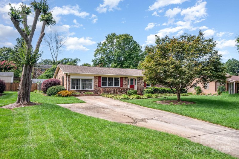 Property image 4 of 2425 Essen Lane in Rhyneland Park, Gastonia, NC 28054