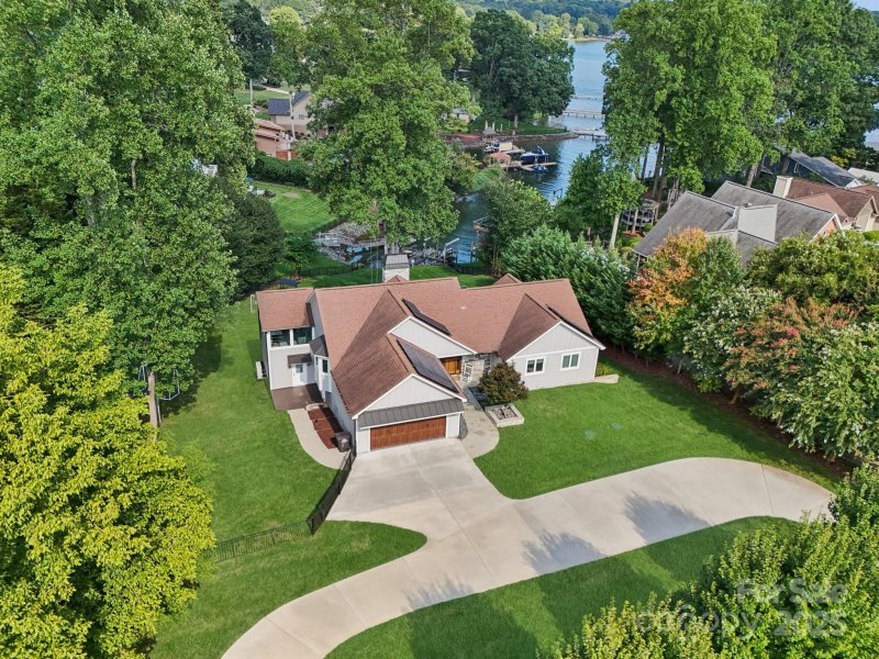 Woodland Hills, Mooresville Community