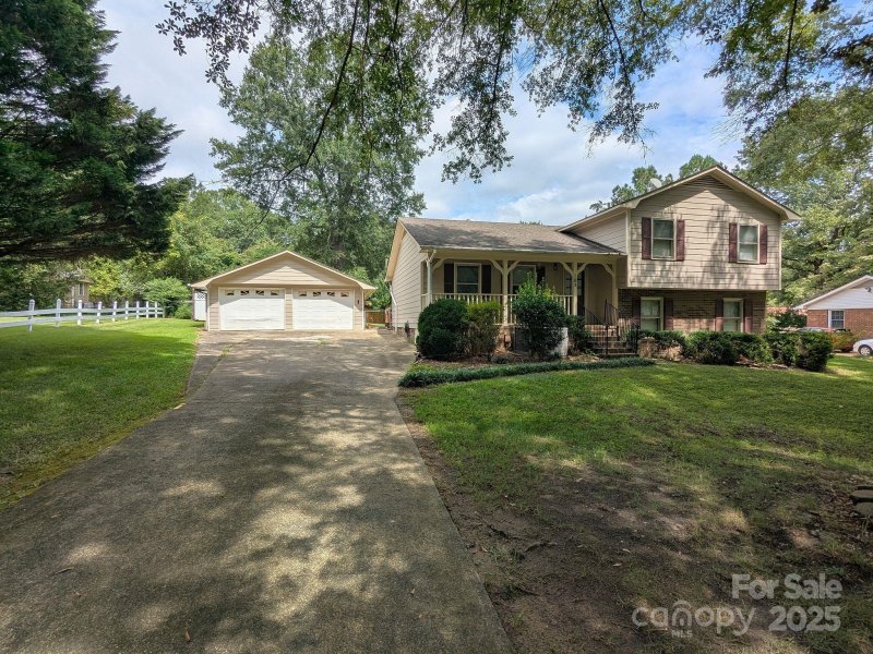 Property image 4 of 105 Redcoat Drive in Foxwood, Fort Mill, SC 29715